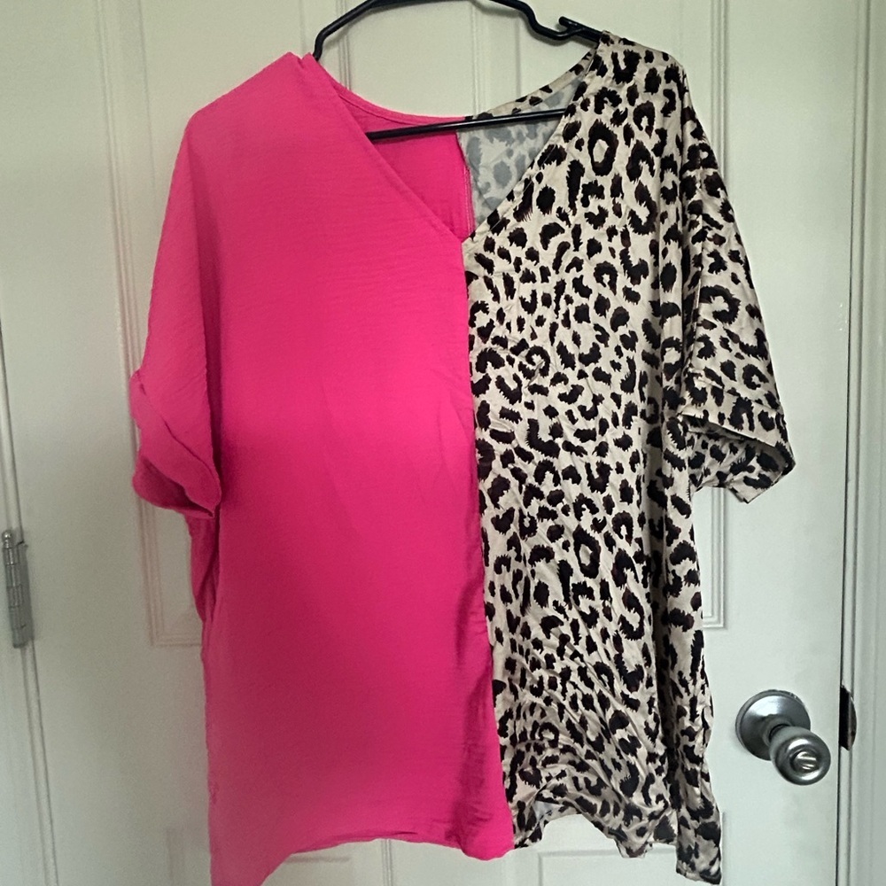 Women's Hot Pink & Leopard V-Neck Mixed-Print Top